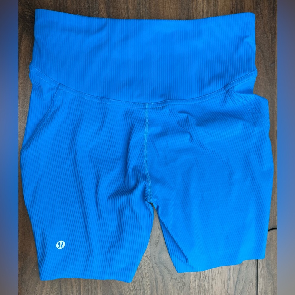 Lululemon high rise base pace ribbed 6” biker shorts in color poolside. Size 6.